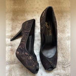 Donald J Pliner Lace/crush antique metallic shoes.  8 1/2 .